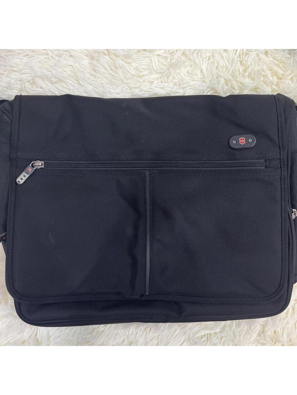 Victorinox Expandable Business Briefcase, Laptop Case/Bag Black Swiss Army